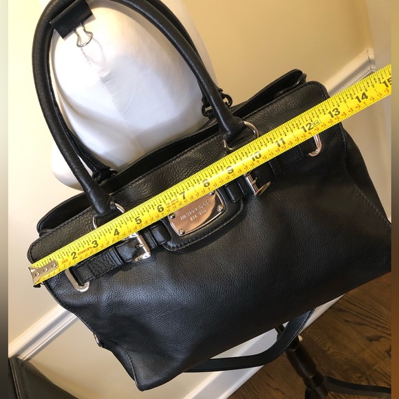 MICHAEL KORS Tumbled Black Leather Shoulder Bag Crossbody with Silver Hardware - Picture 15 of 16